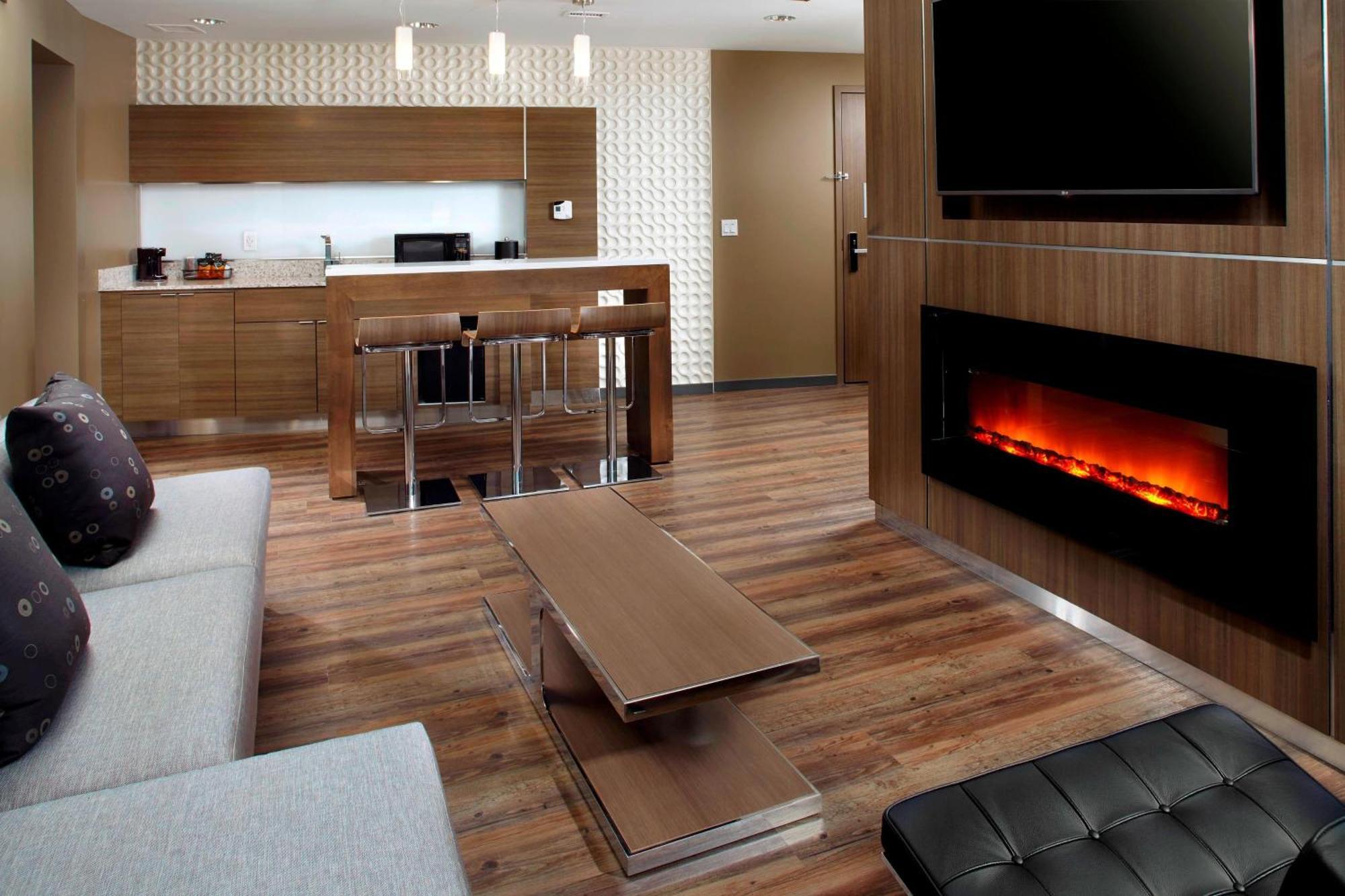 Courtyard By Marriott Downtown Akron