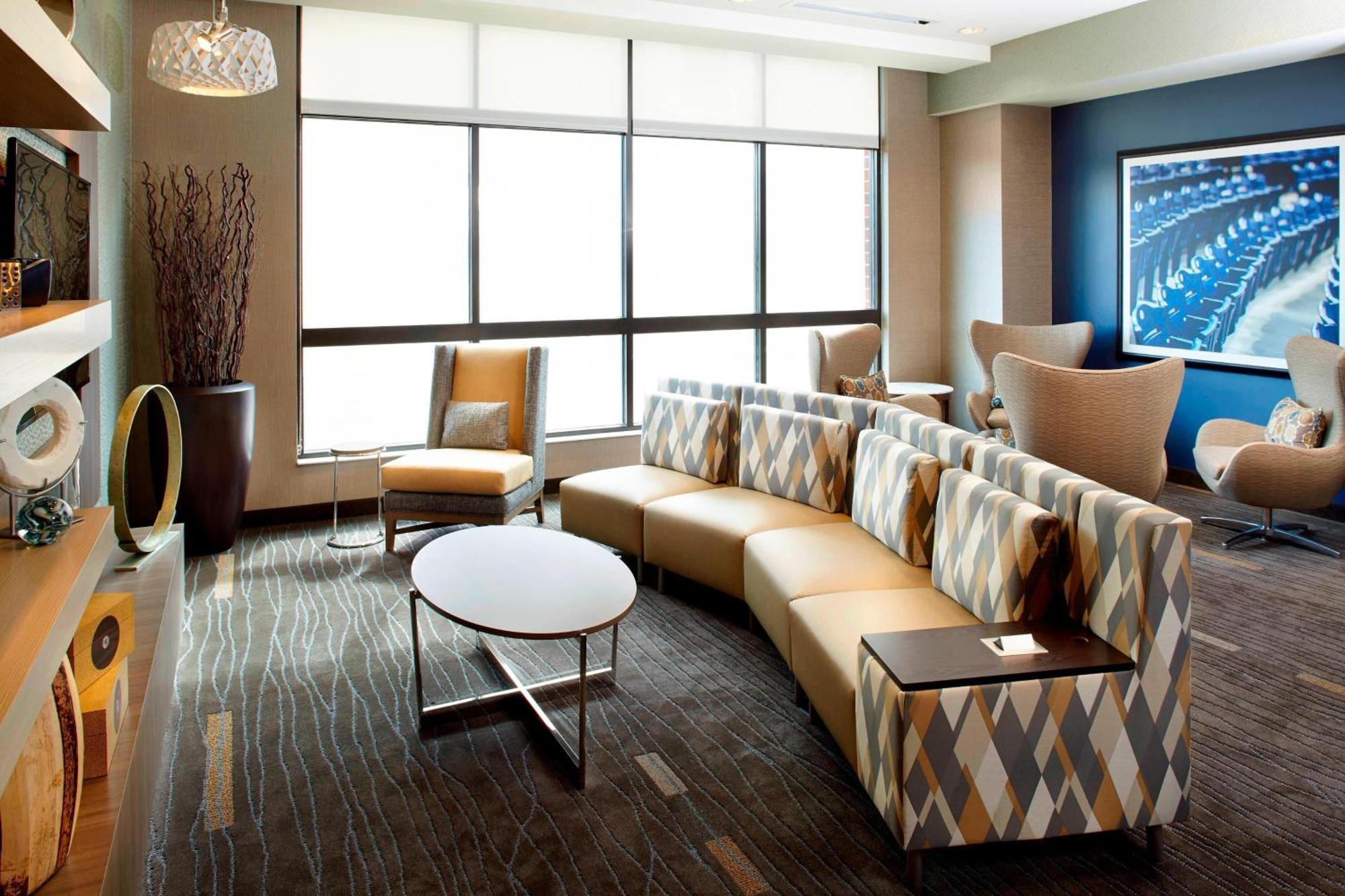 Hotel Courtyard By Marriott Downtown