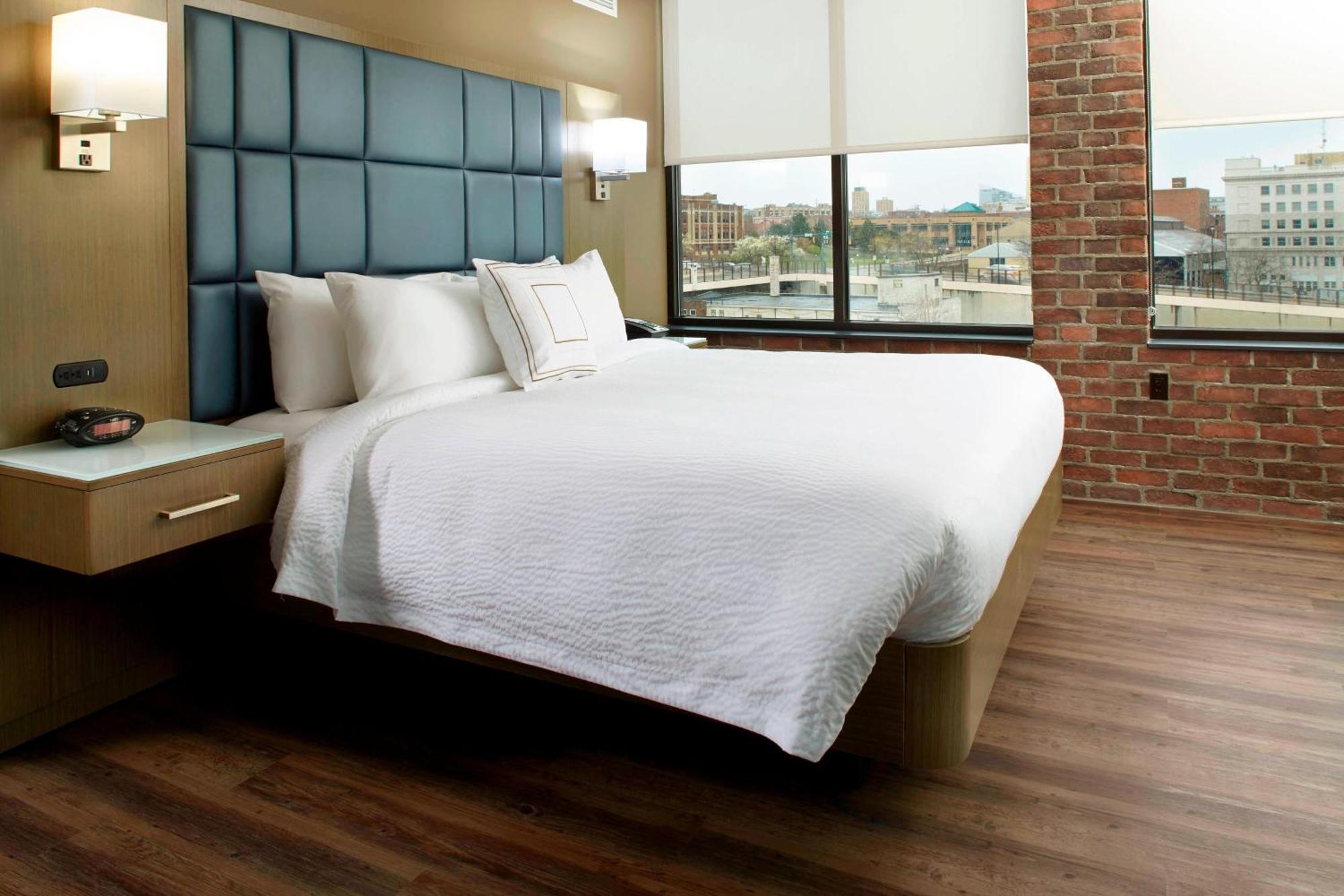 Courtyard By Marriott Downtown Hotel Akron