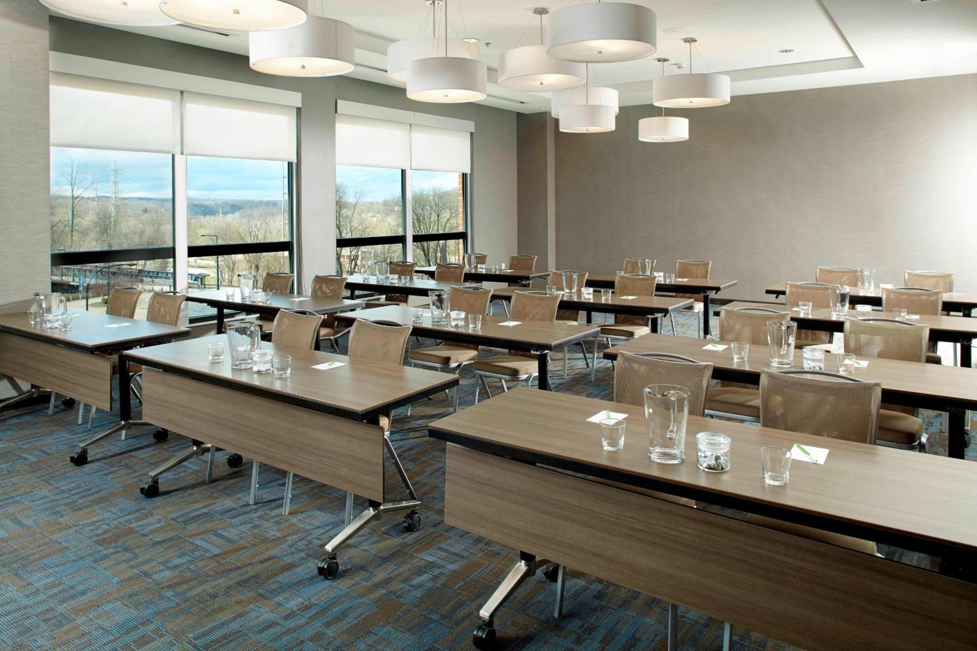 Courtyard By Marriott Downtown 3*