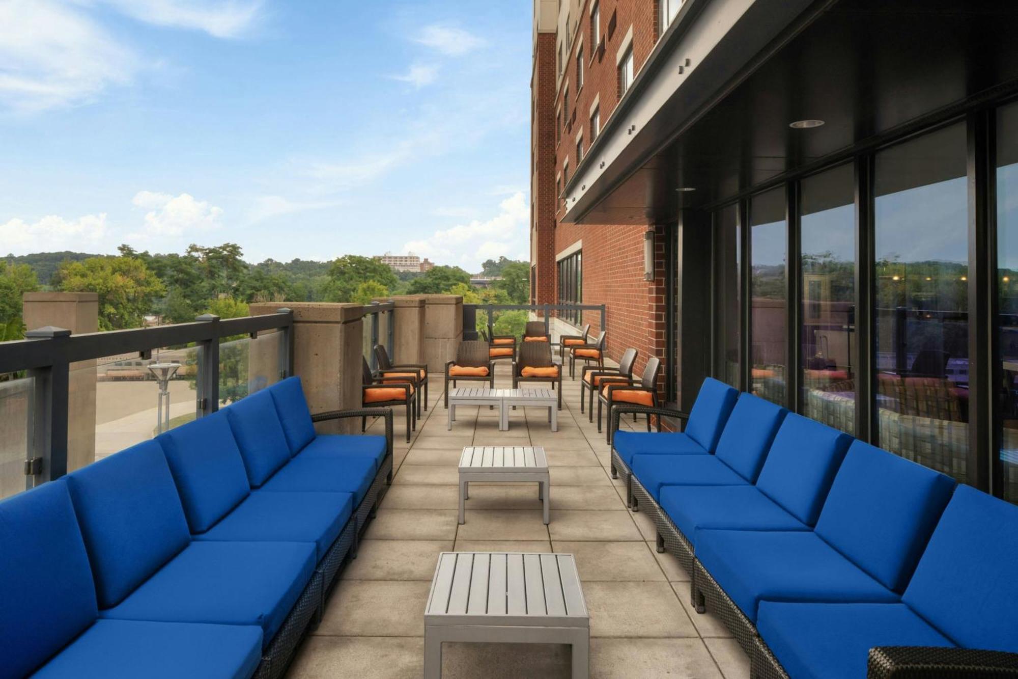 Courtyard By Marriott Downtown