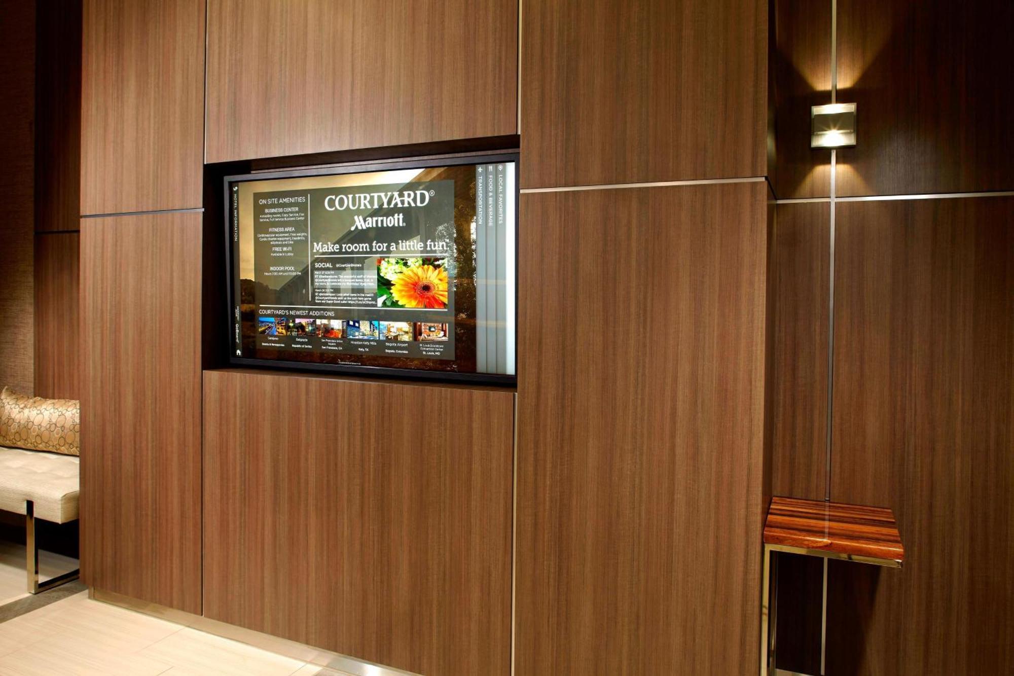 Courtyard By Marriott Downtown Hotel Akron