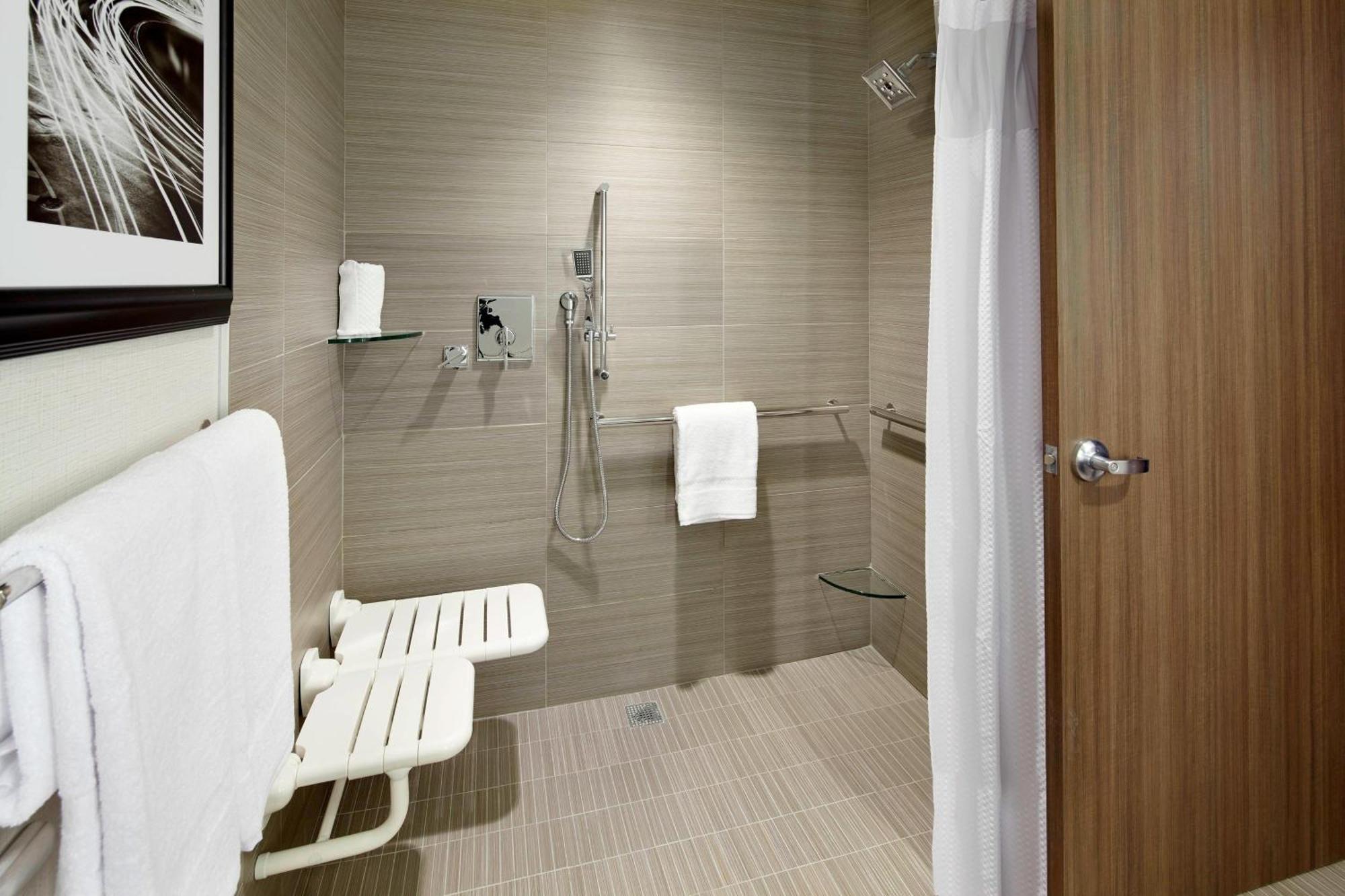 Courtyard By Marriott Downtown 3*