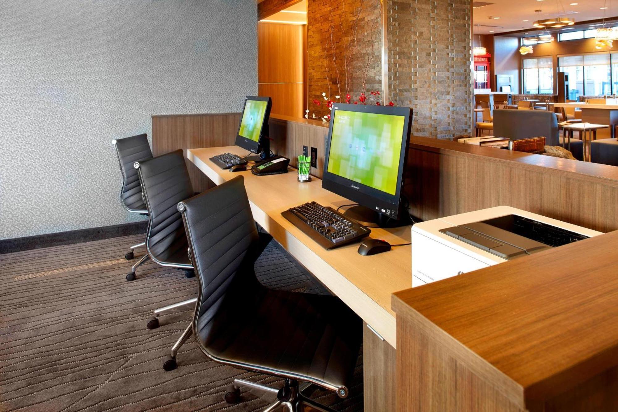 Courtyard By Marriott Downtown Hotel 3*