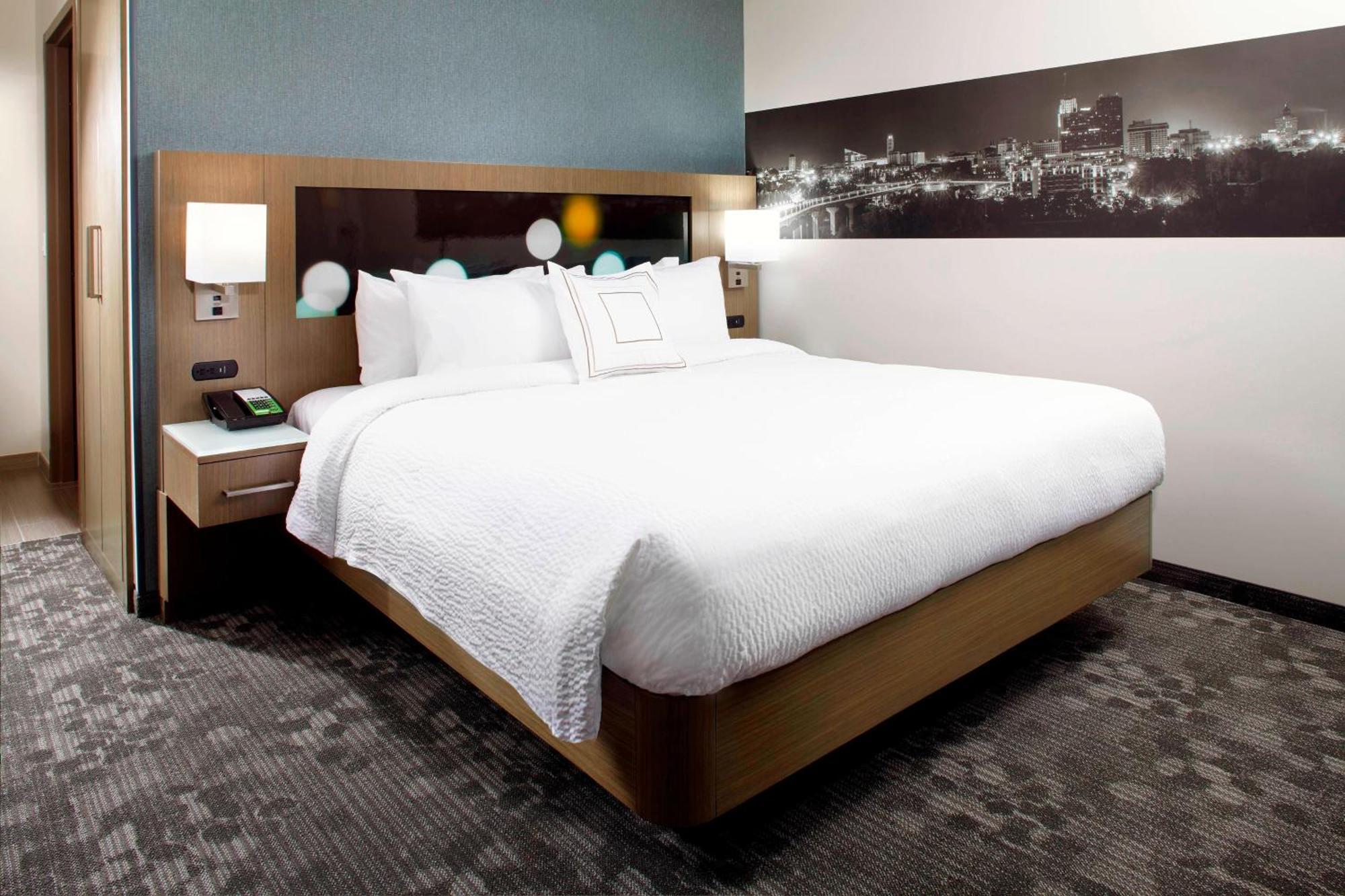 Courtyard By Marriott Downtown Akron