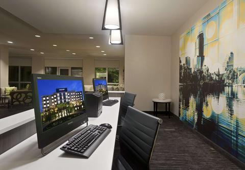 Courtyard By Marriott Downtown Akron
