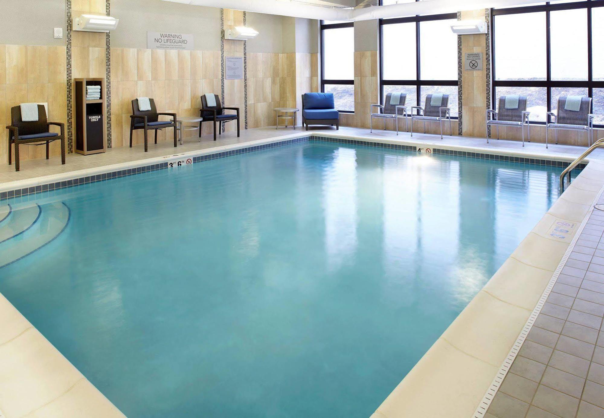 Courtyard By Marriott Downtown 3*